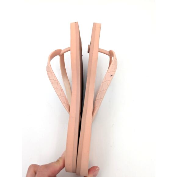 Stuart Weitzman Women's Embossed Flip Flop Thong Sandals Peach Size US7B - Picture 7 of 9